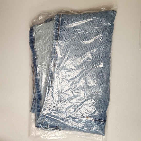 ❤️NWT VINTAGE TORRID JEAN SHORTS - DISTRESSED DESTRUCTED DENIM - SIZE 22 - Picture 5 of 10